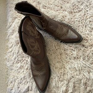 Brand new, Brown Western Cowboy boots!